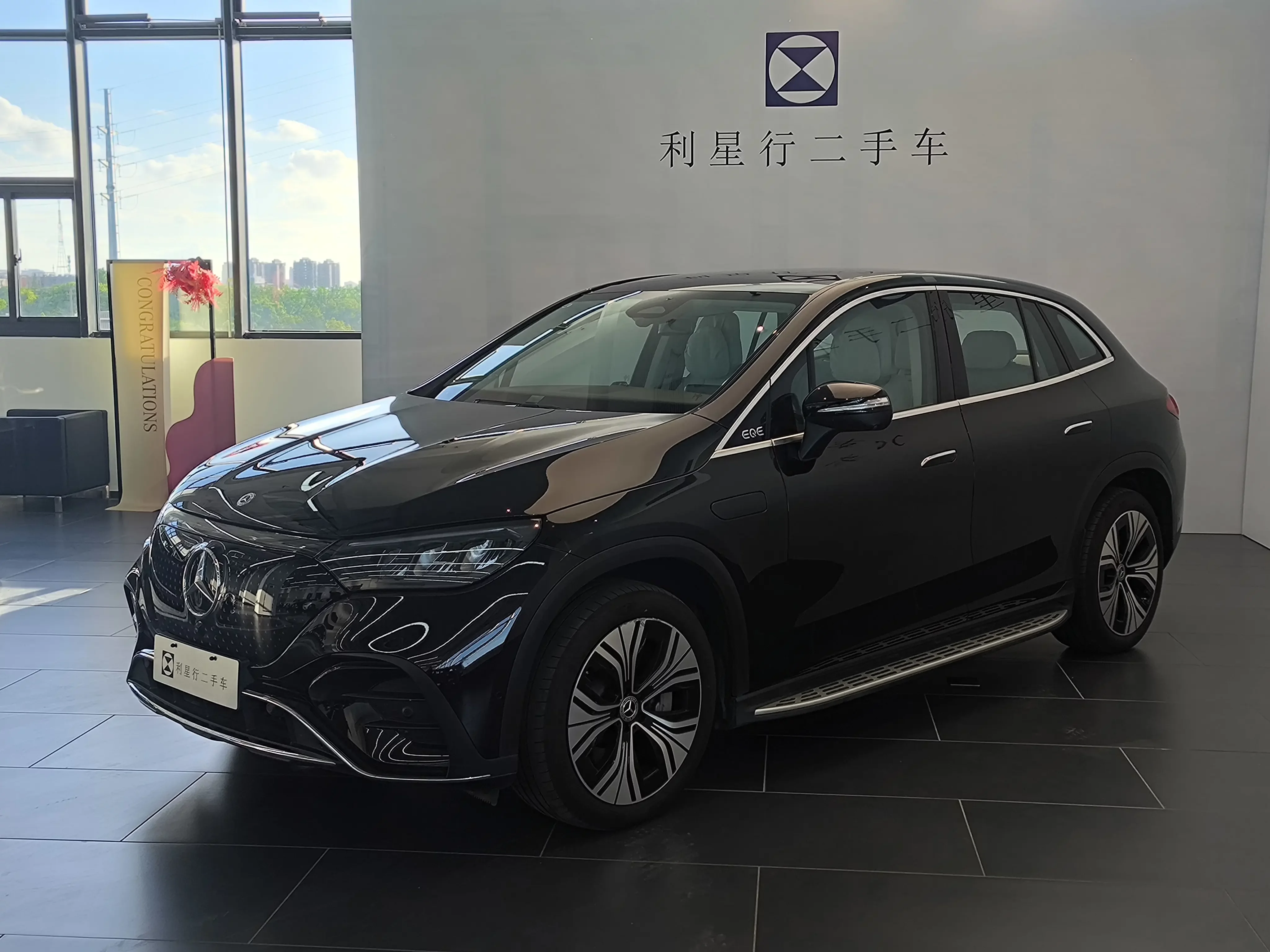 Mercedes-Benz EQE SUV