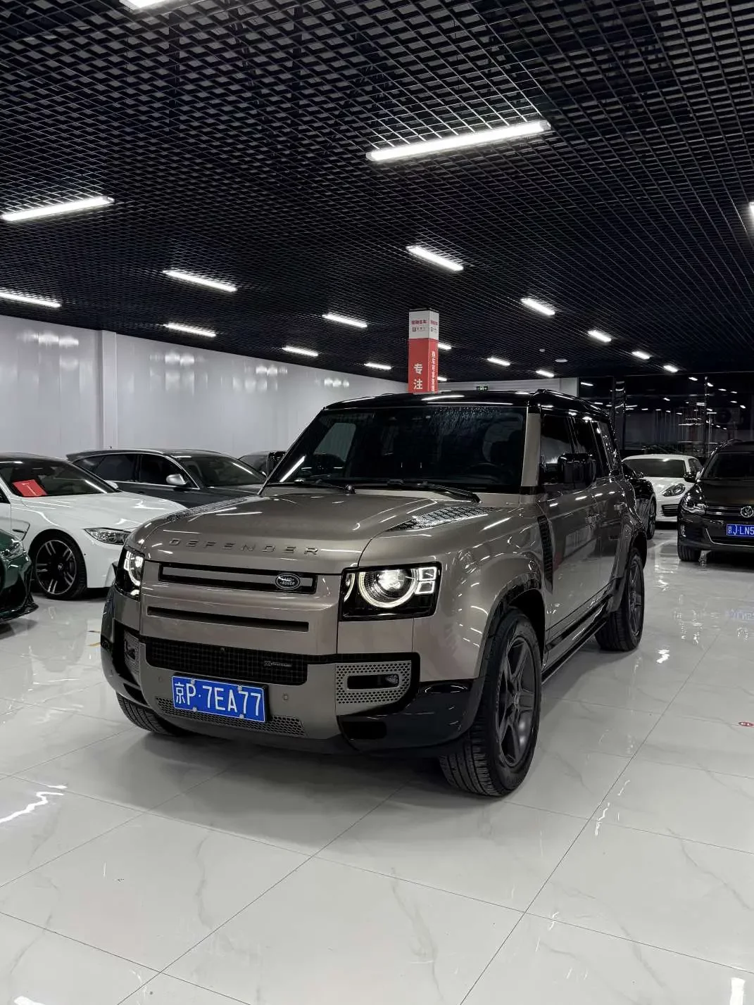 LAND ROVER DEFENDER