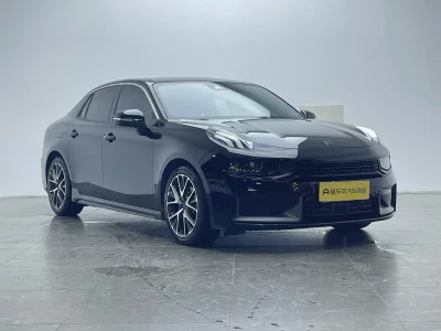 Lynk & Co 03