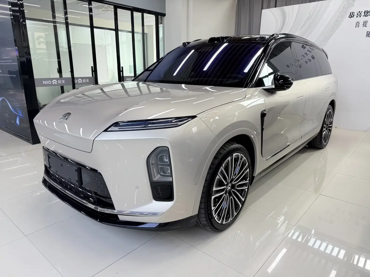 NIO ES8