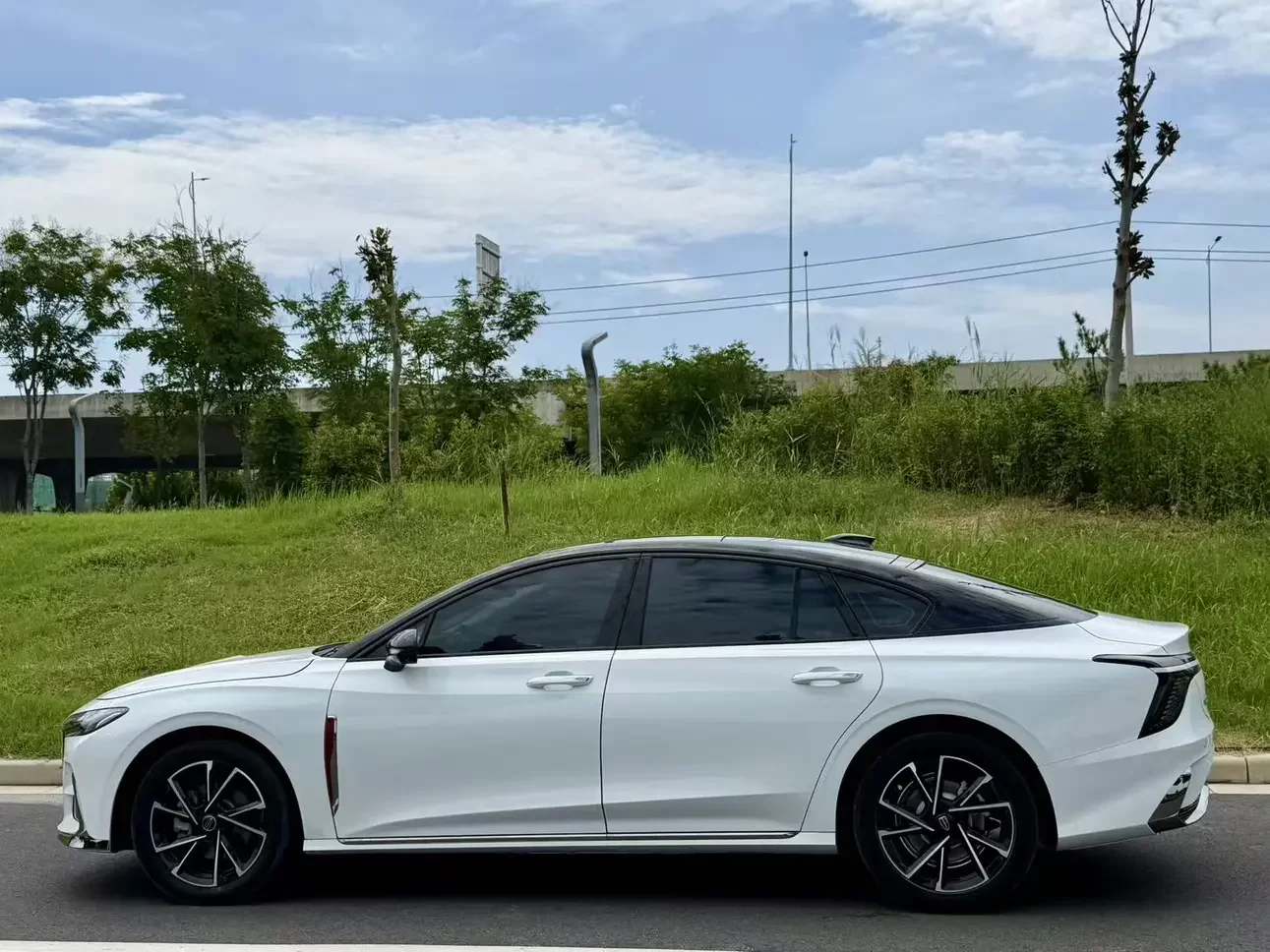 Hongqi H6