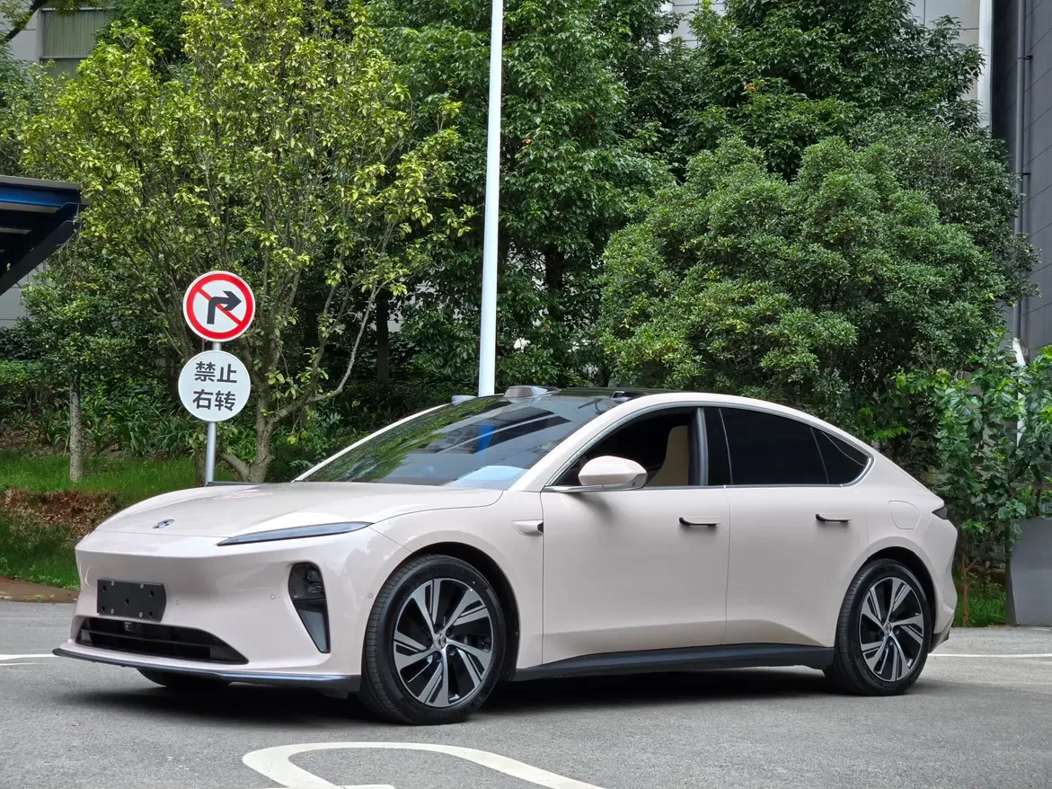 NIO ET5