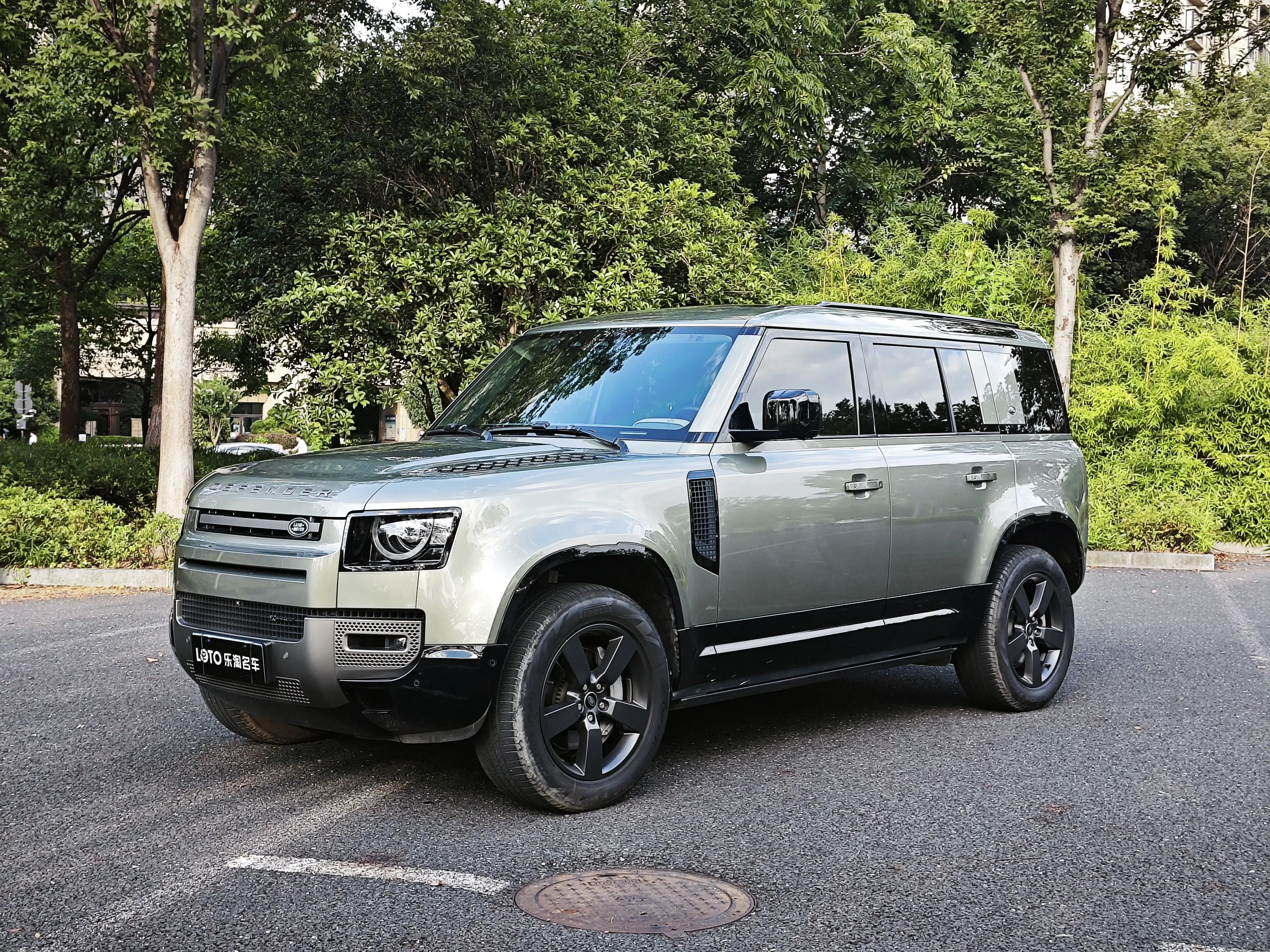 Land Rover Defender
