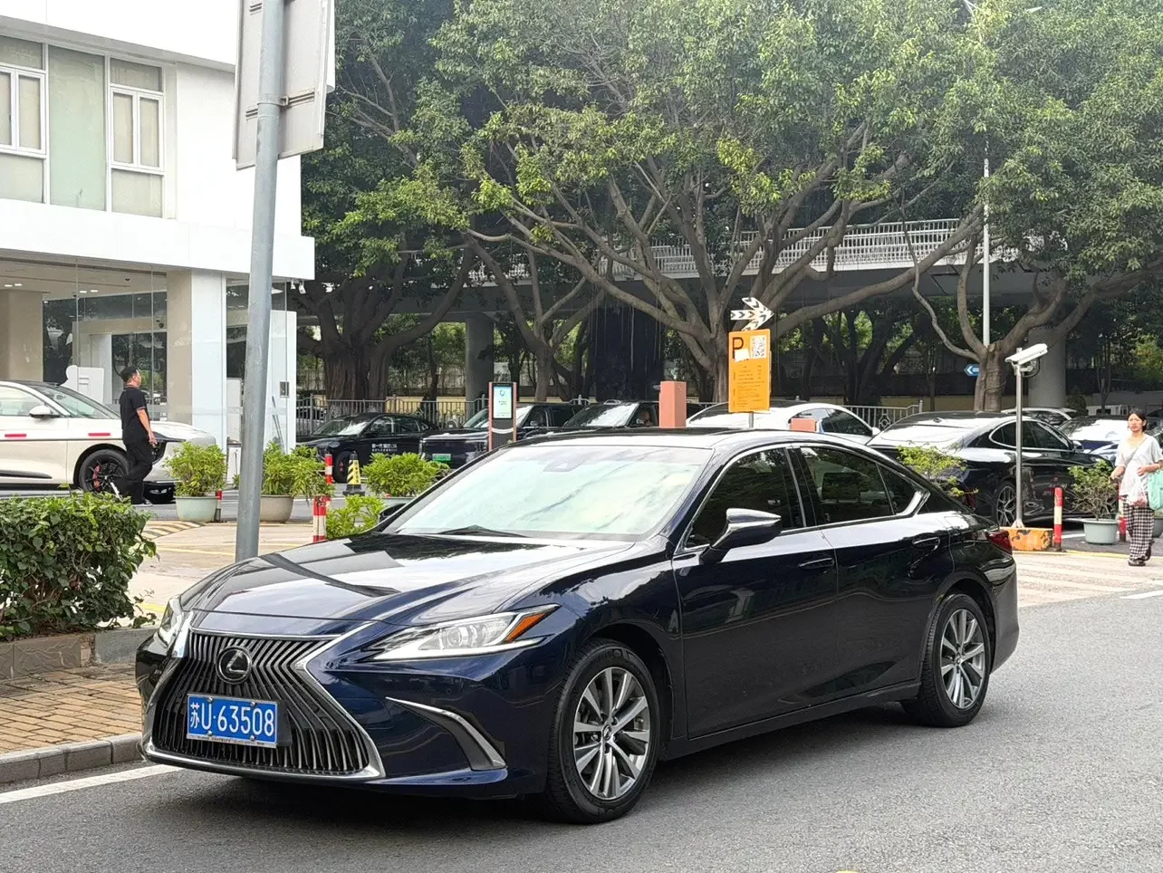 Lexus ES