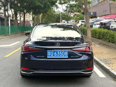 Lexus ES