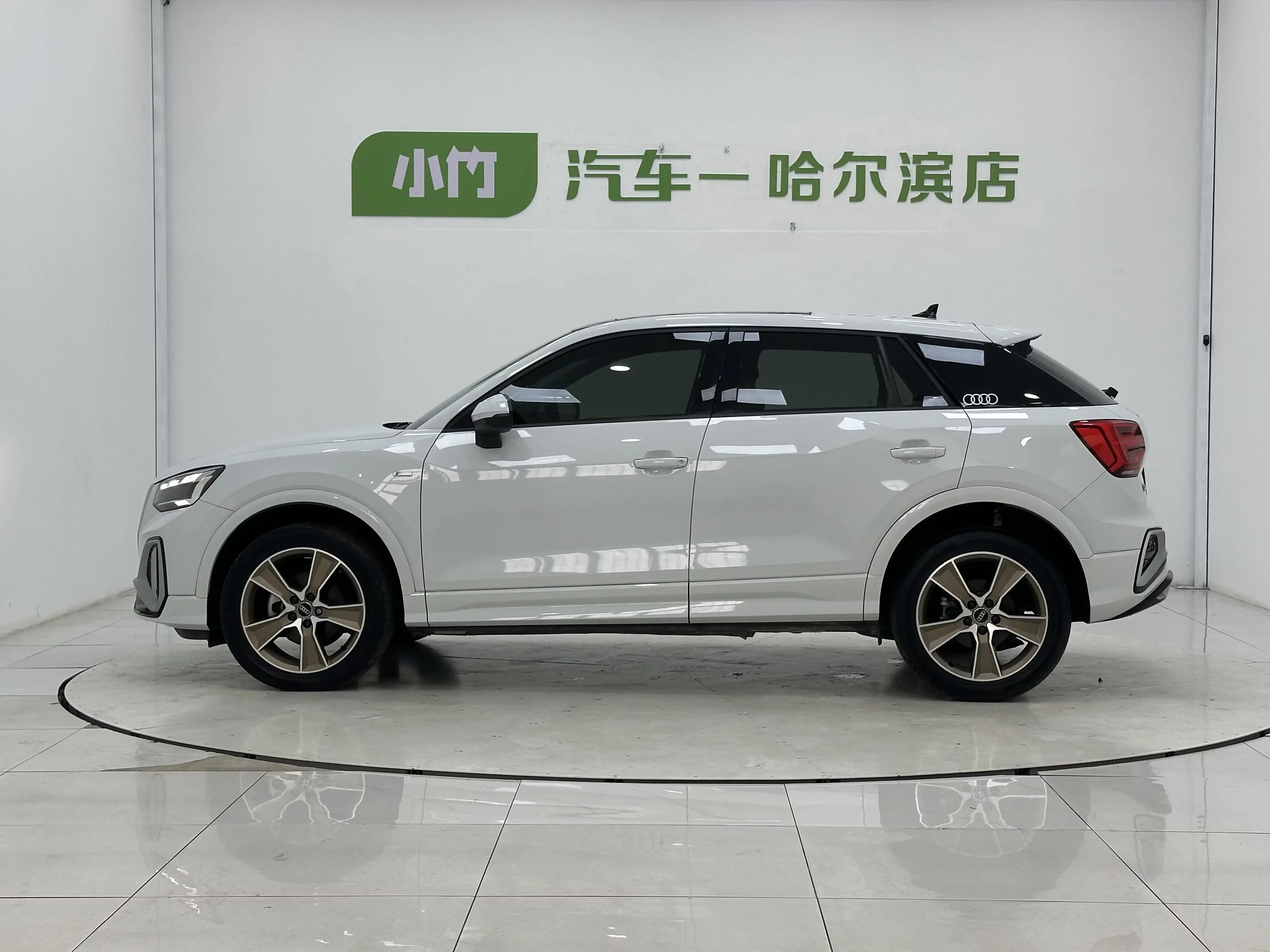 Audi Q2L