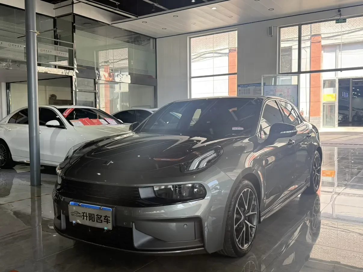 Lynk & Co 03