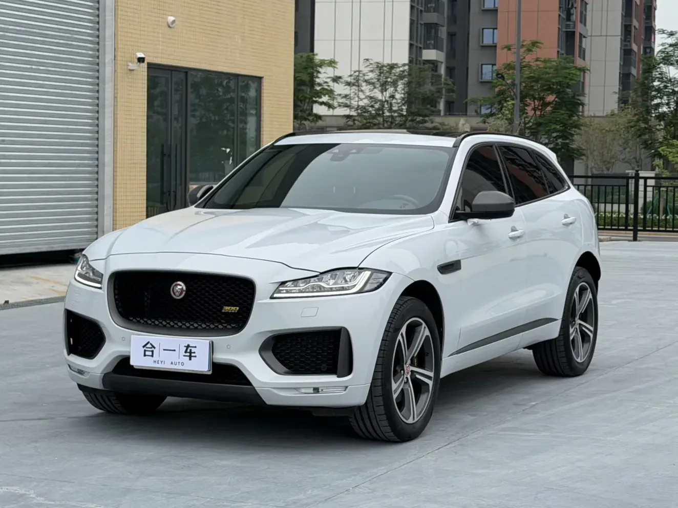 Jaguar F-PACE
