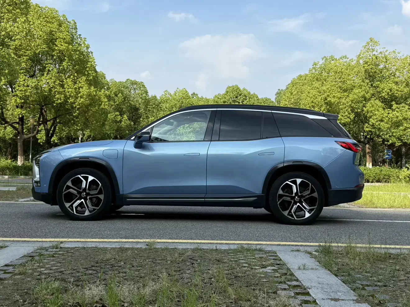 NIO ES8