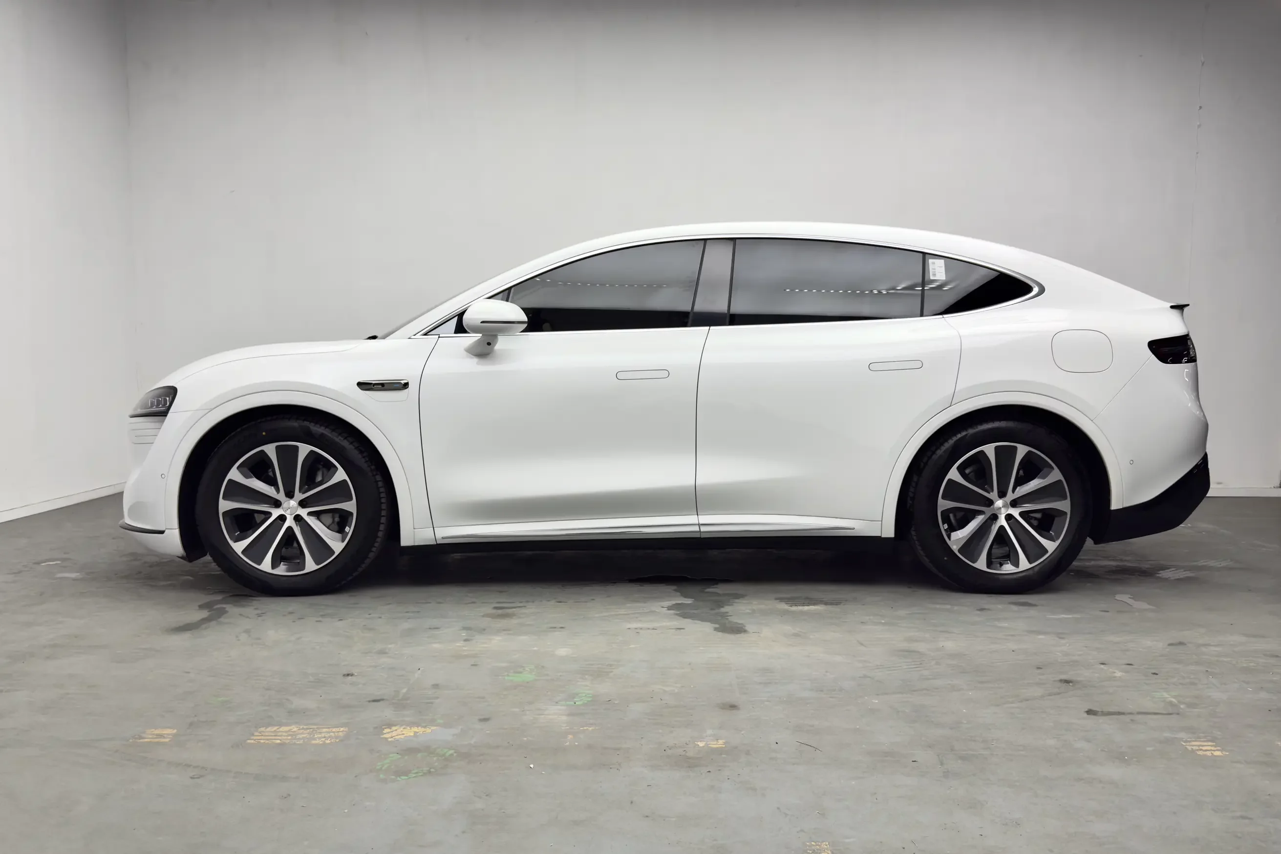 Luxeed Zhijie R7
