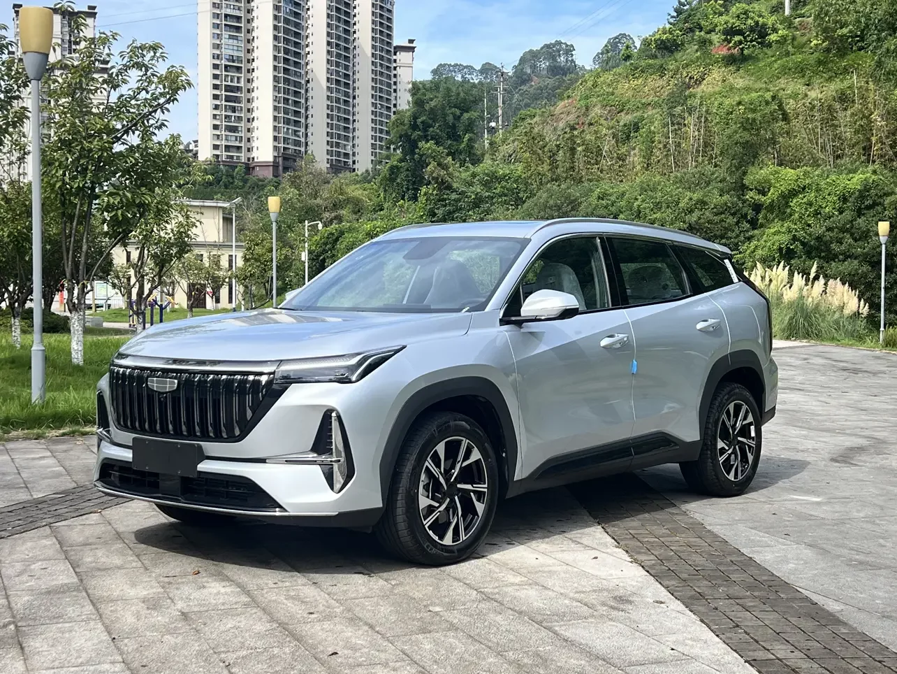 Geely Atlas L
