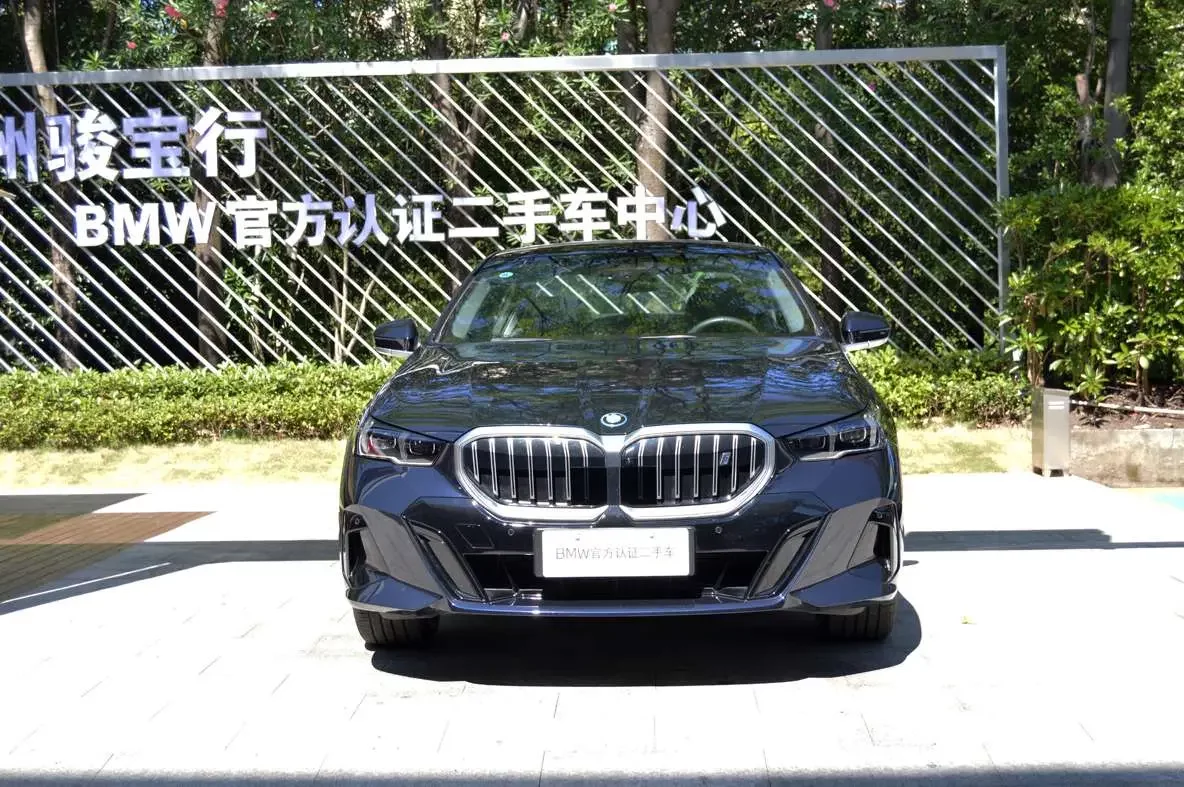 BMW i5