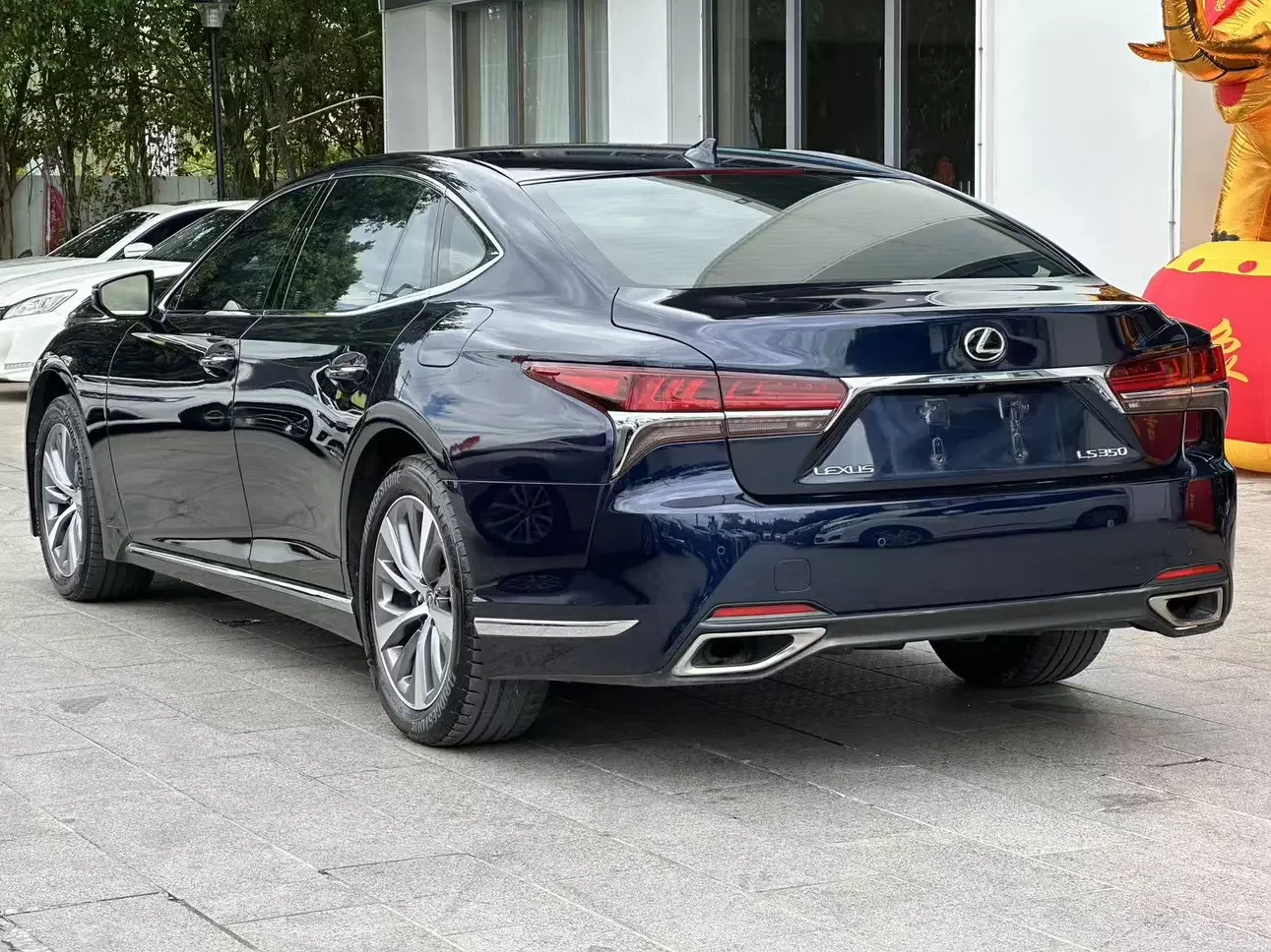 Lexus LS