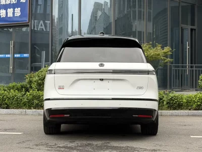 NIO ES8