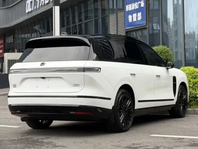 NIO ES8