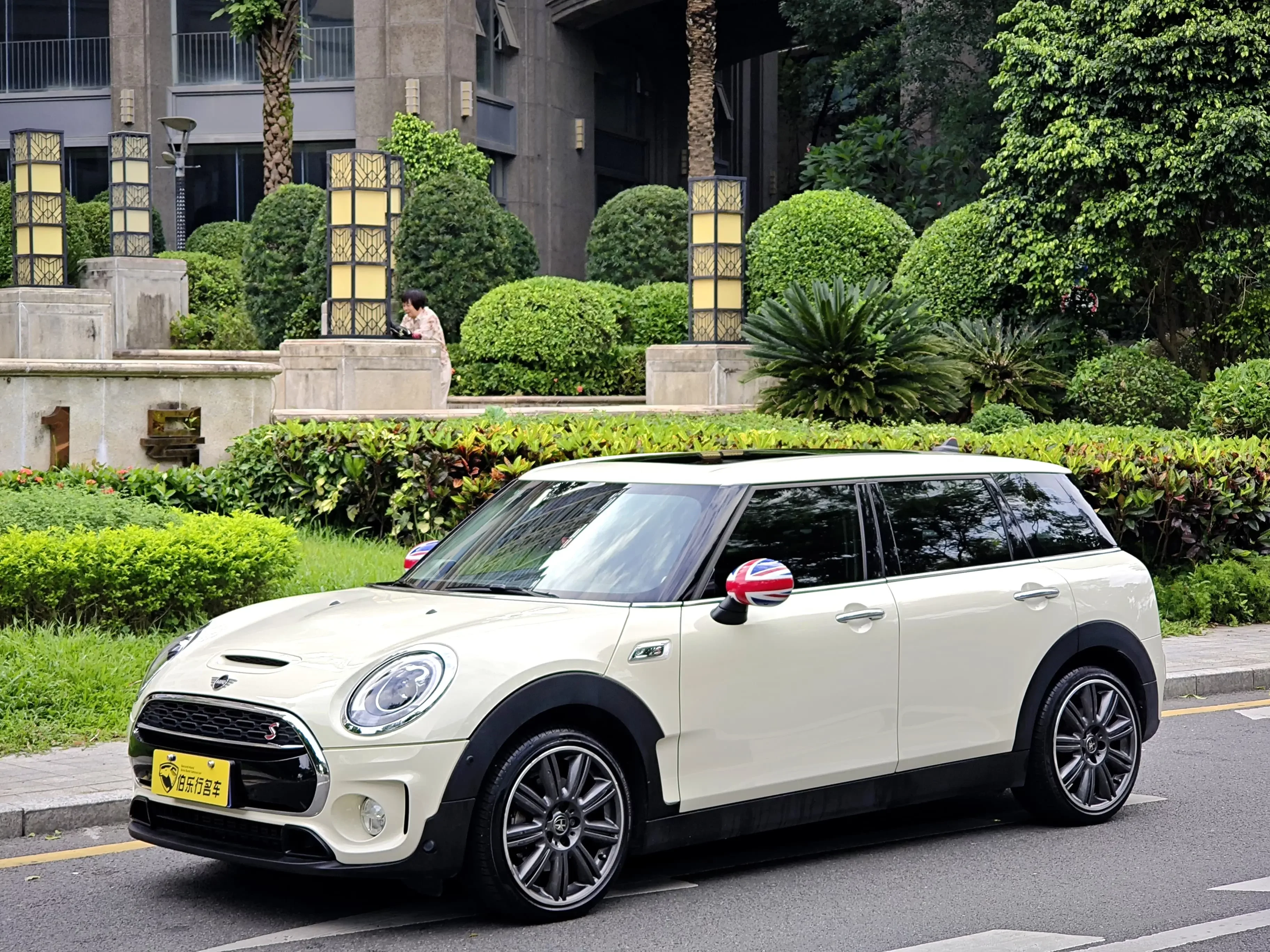 MINI CLUBMAN