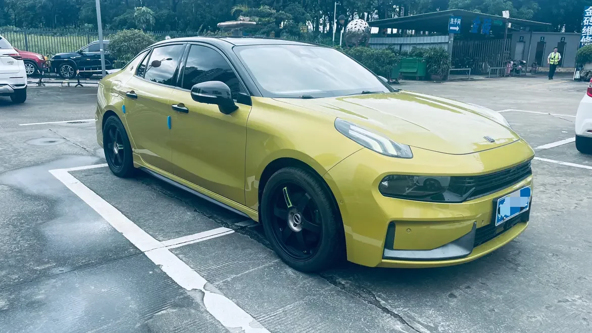 Lynk & Co 03