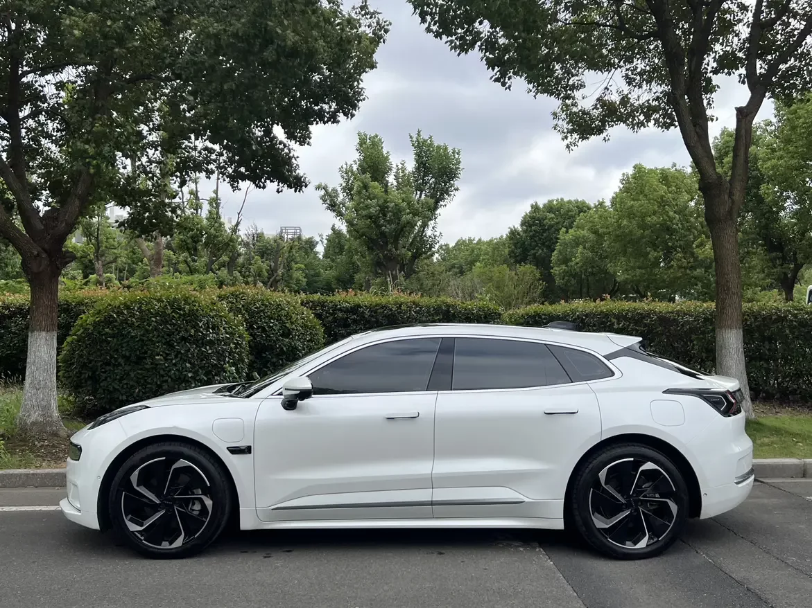 ZEEKR 001