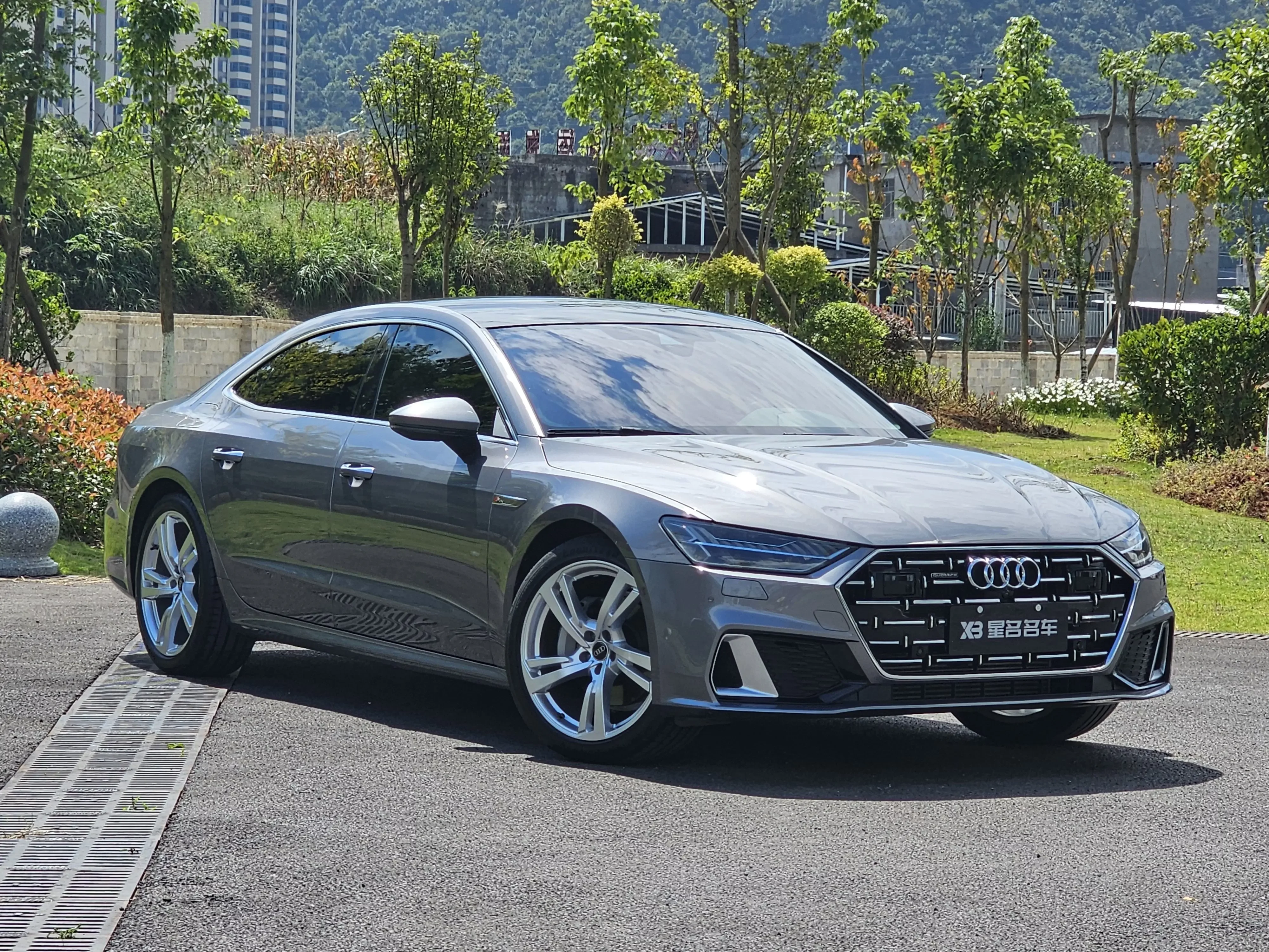 Audi A7L