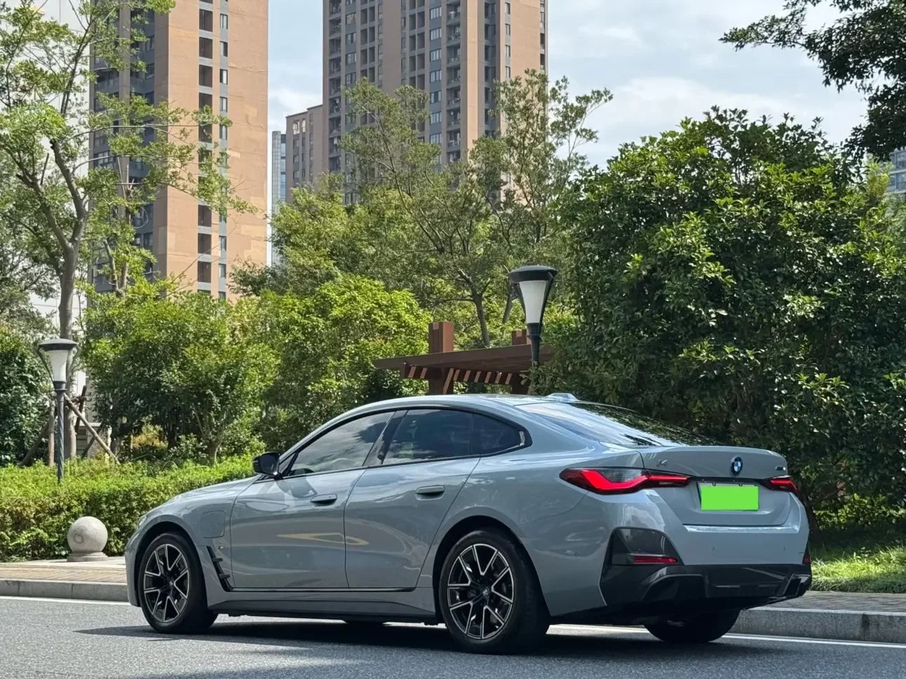 BMW i4