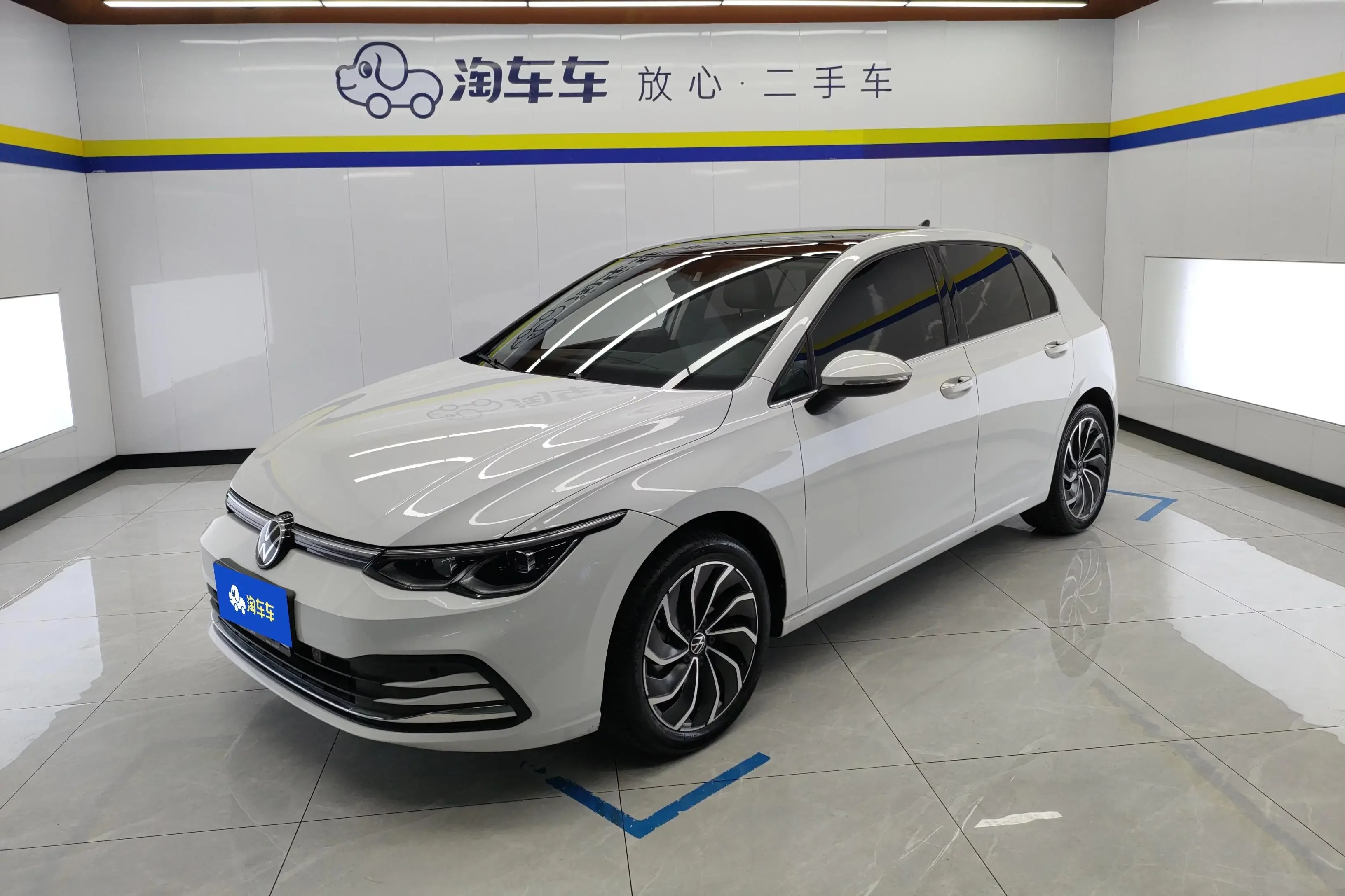 VOLKSWAGEN GOLF