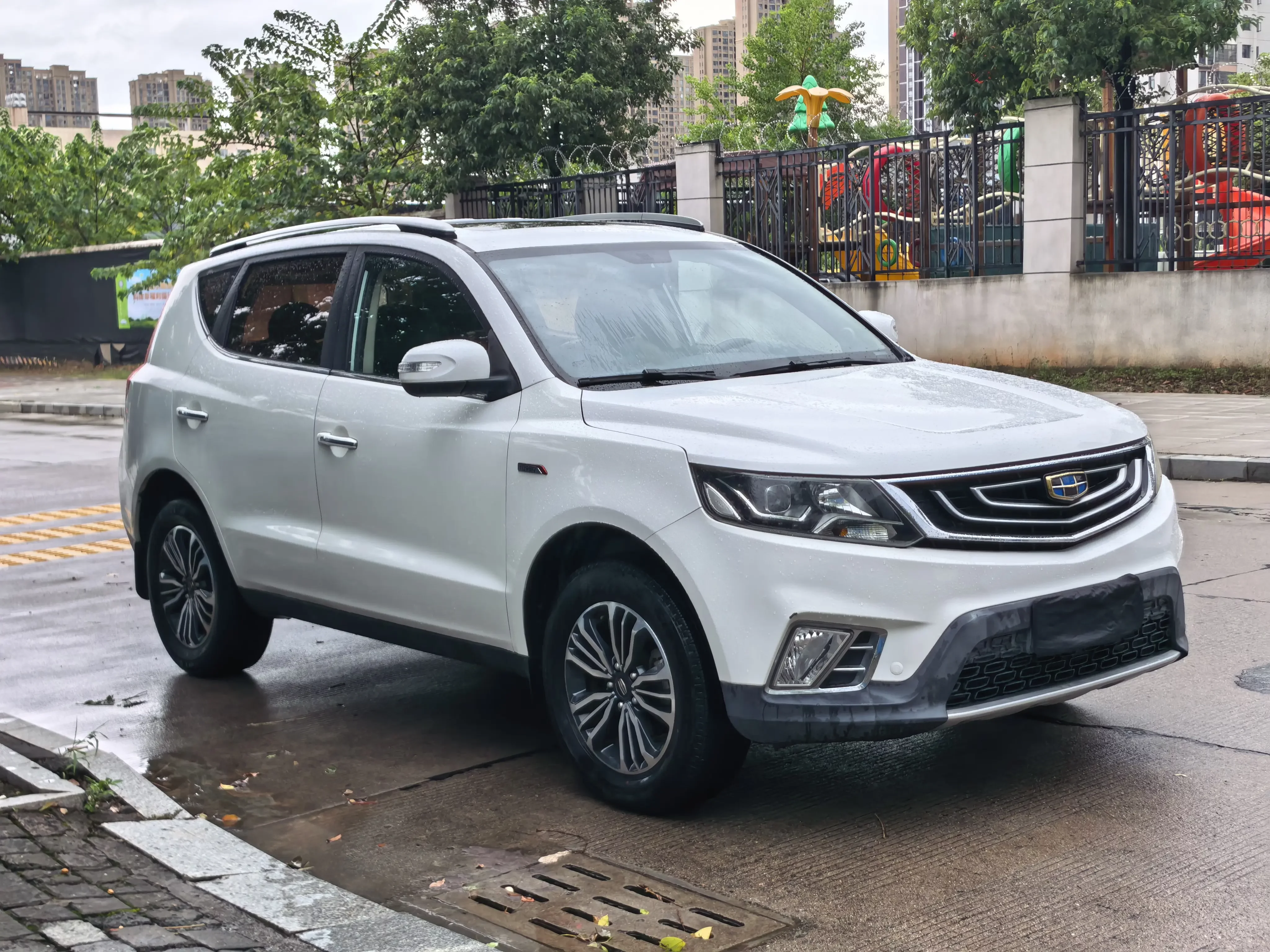 Geely Vision X6