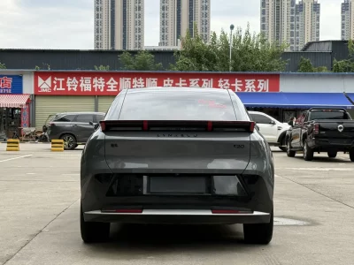 Lynk & Co Z20
