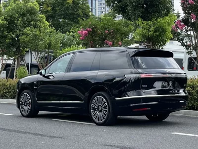 NIO ES8