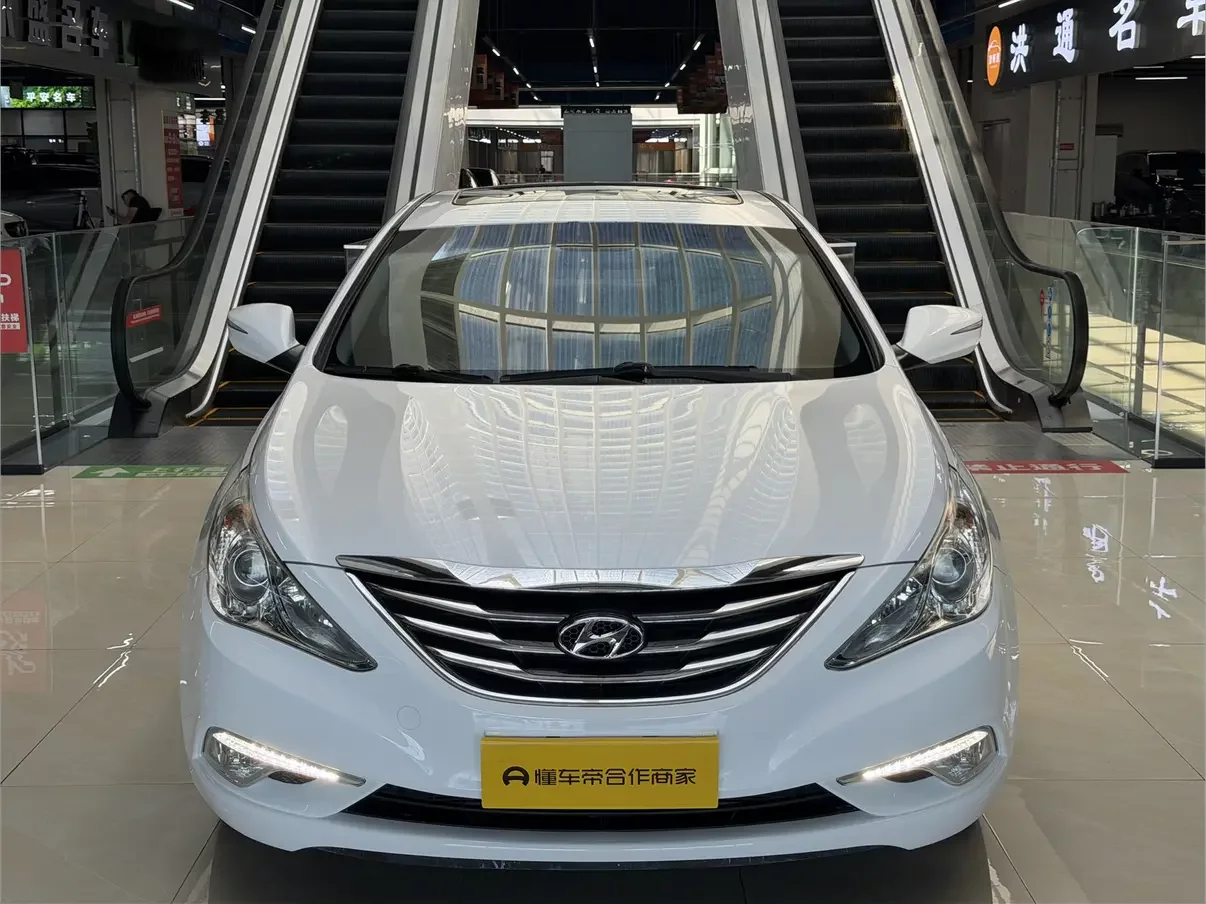 Hyundai sonata eight