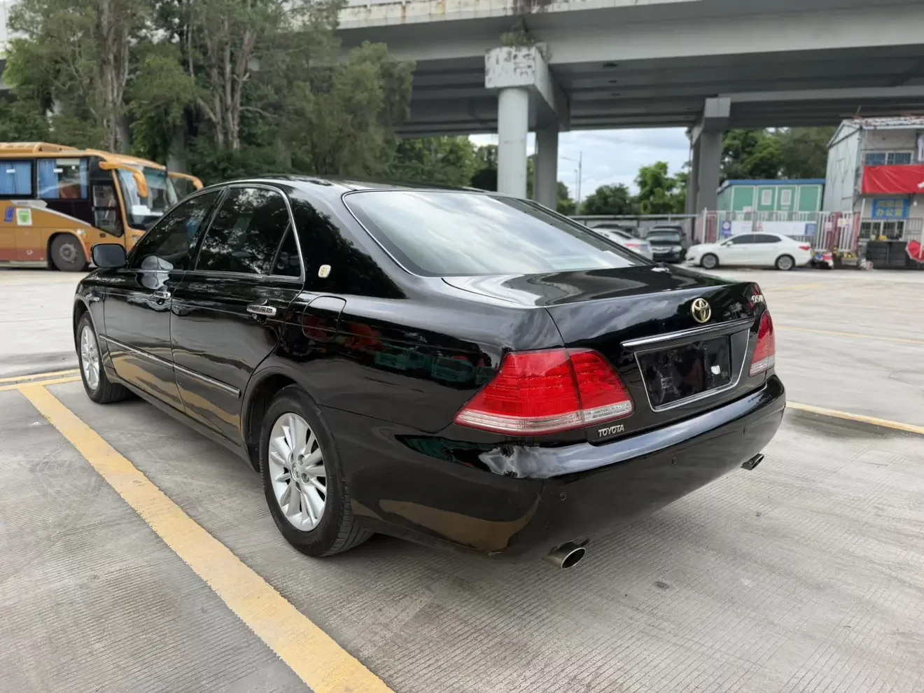Toyota crown