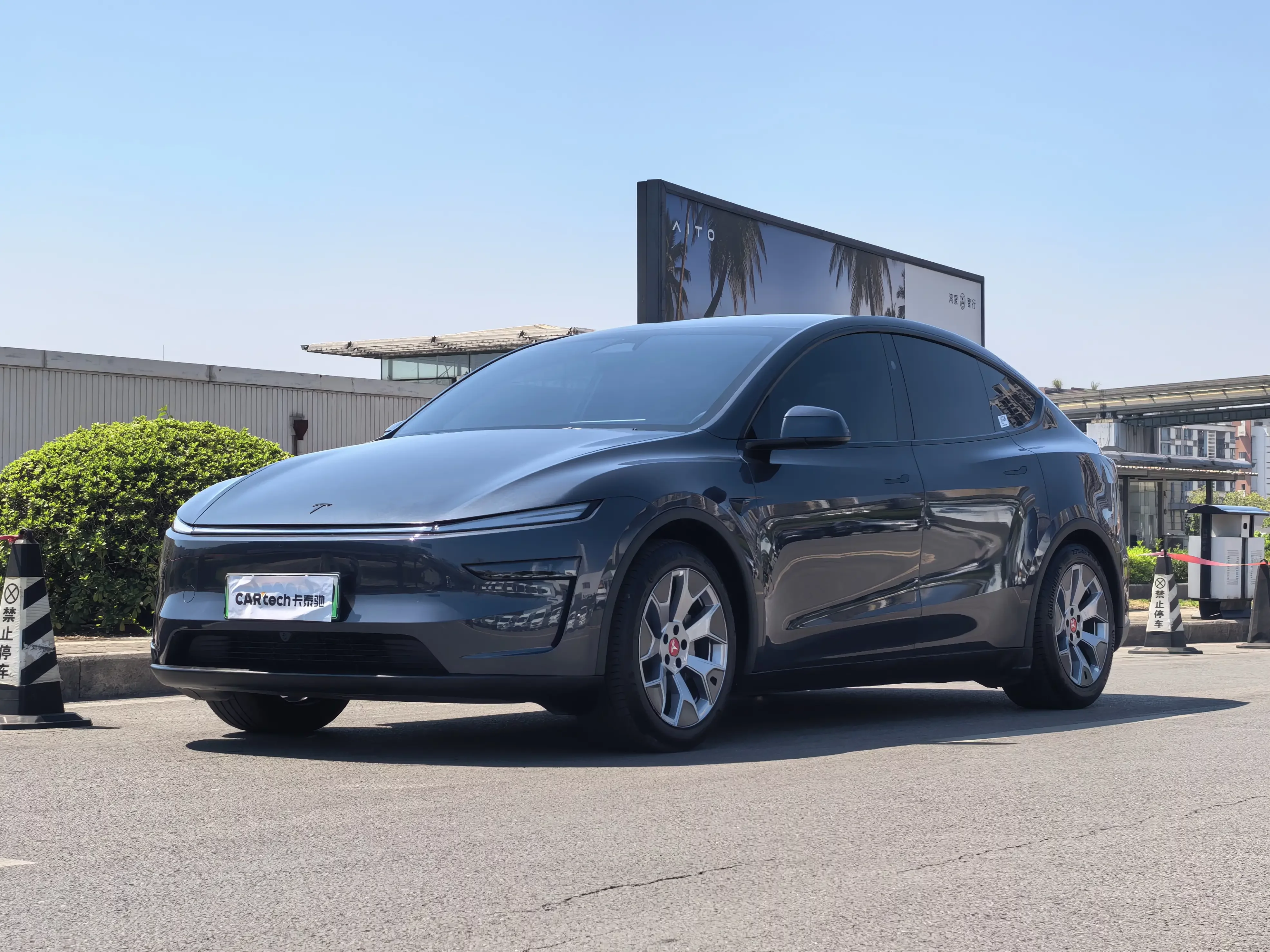 Tesla Model Y L