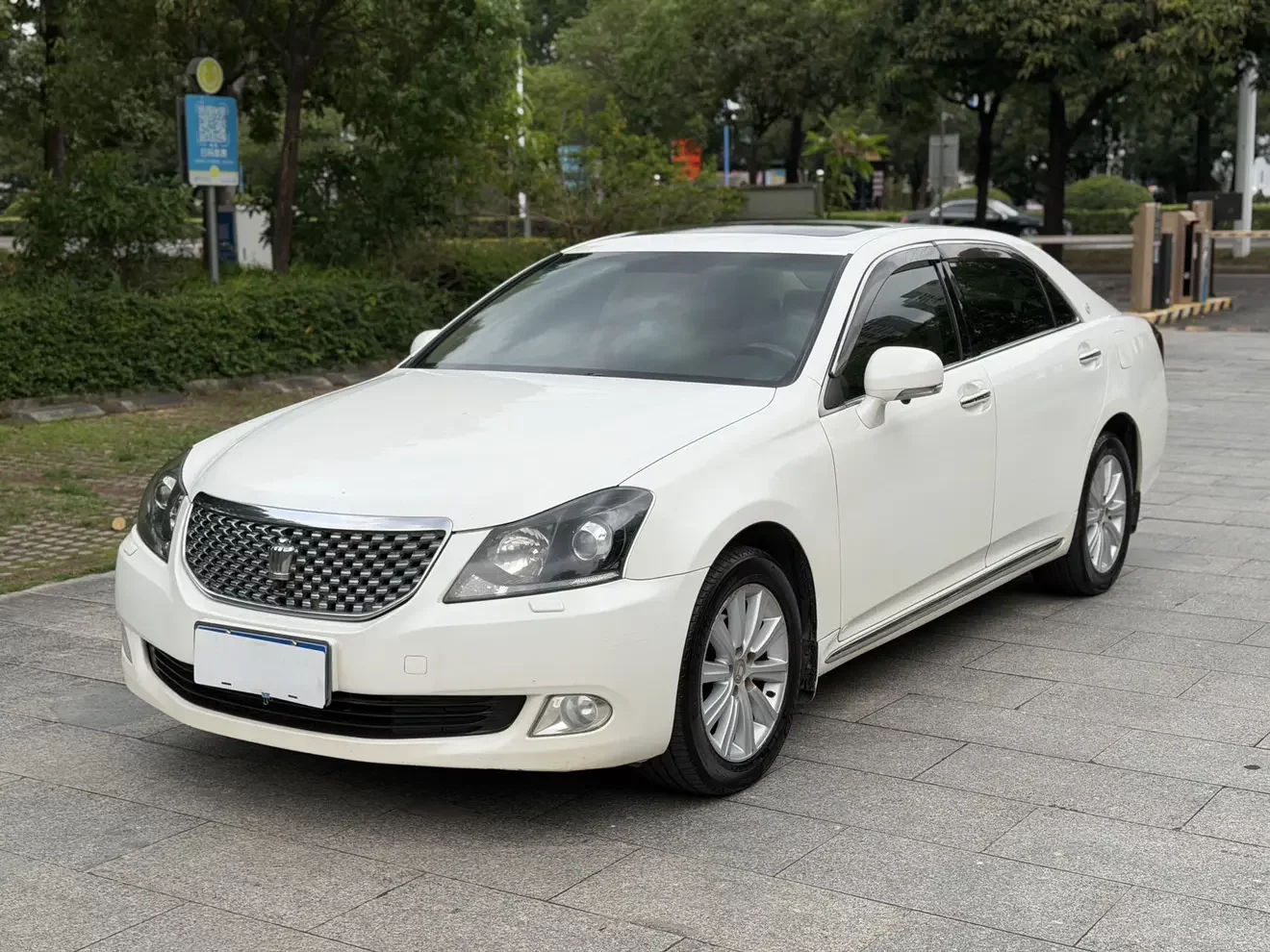 Toyota crown