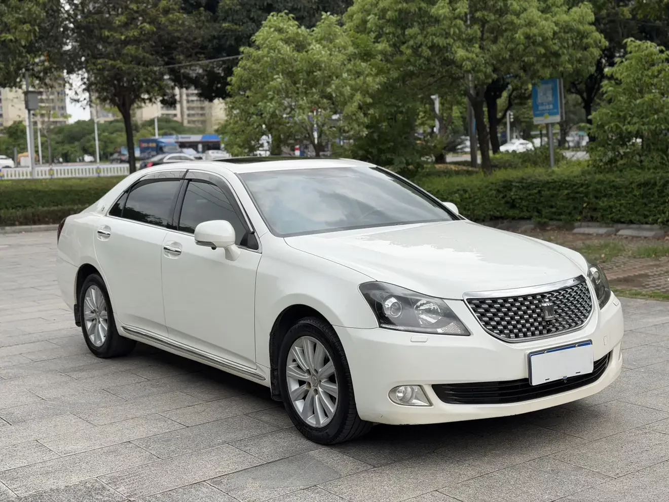 Toyota crown