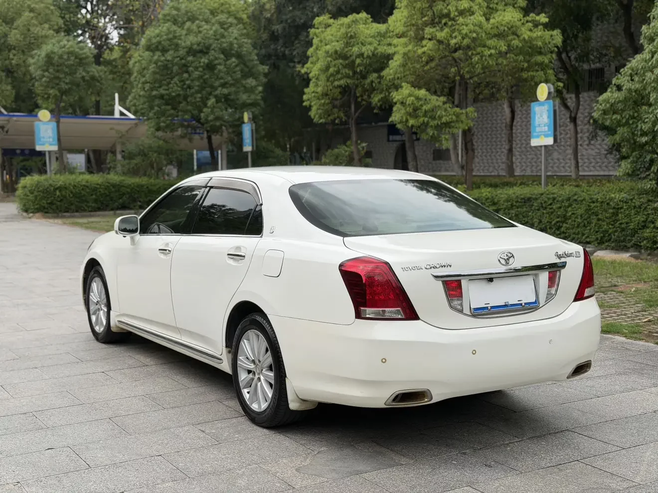 Toyota crown