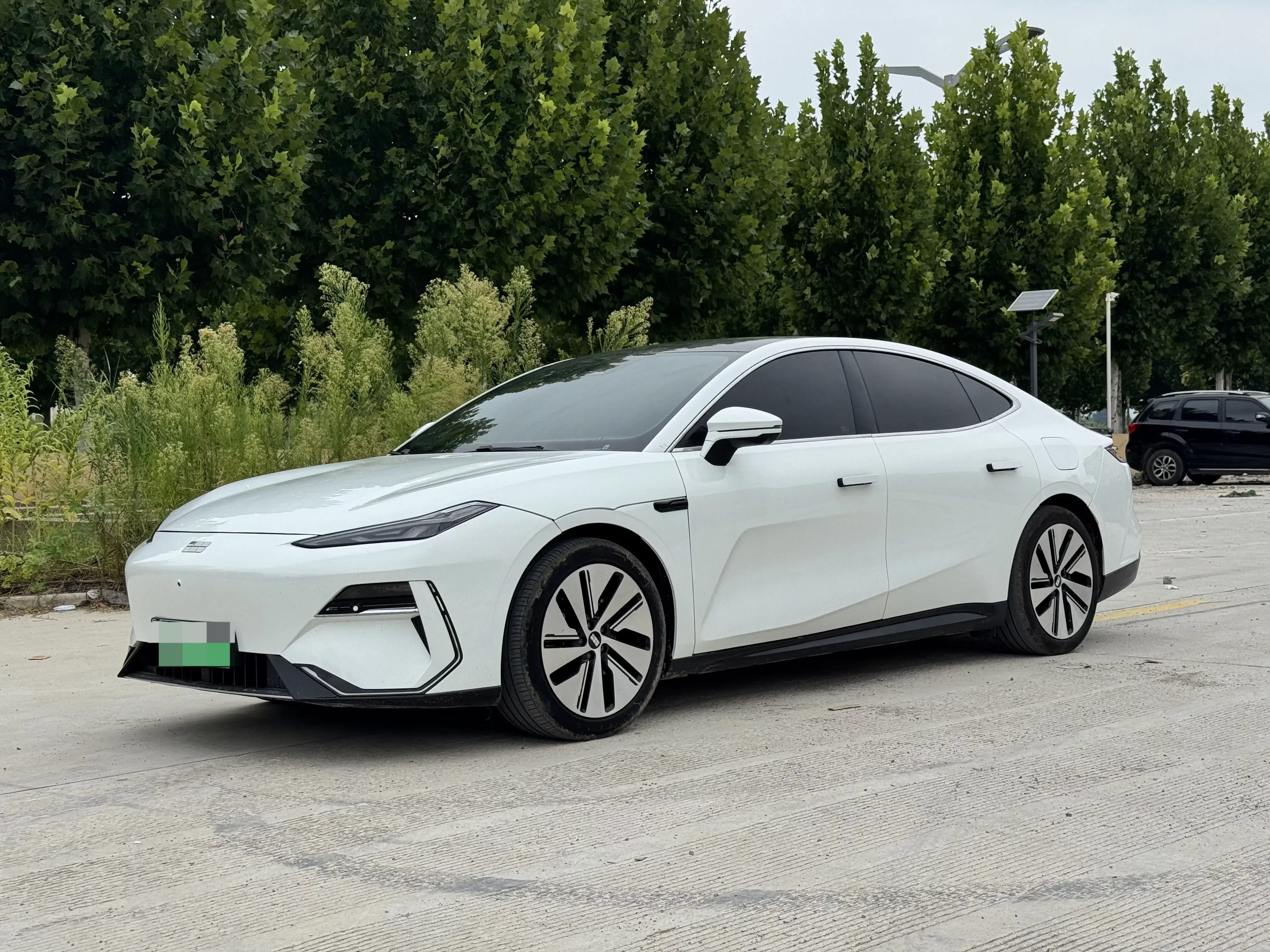 Geely Galaxy E8
