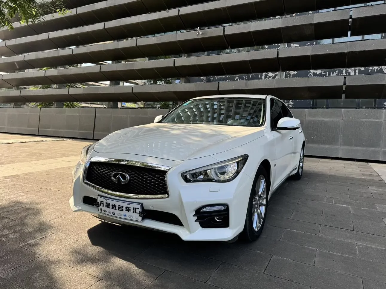 Infiniti Q50L