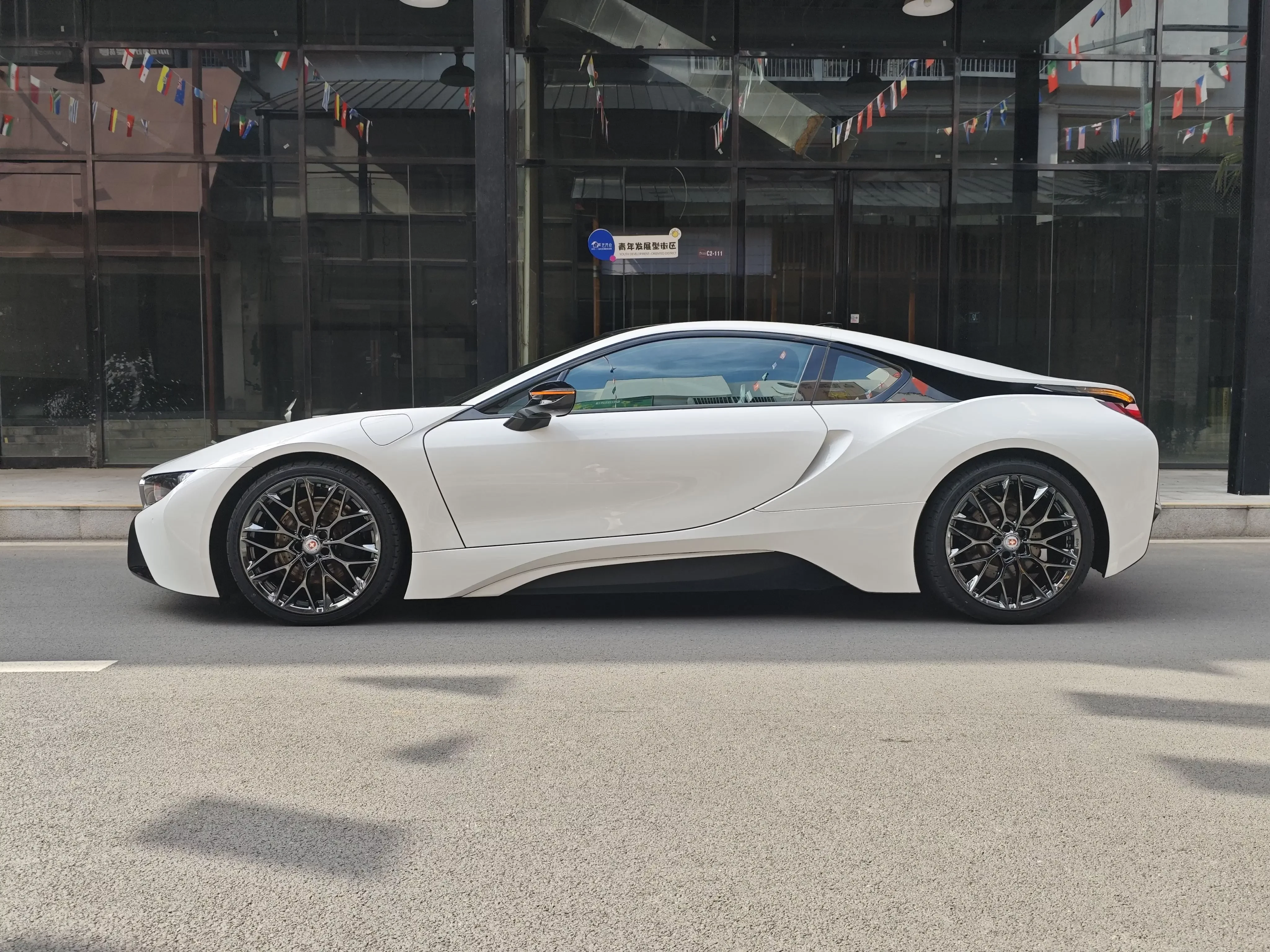 BMW i8