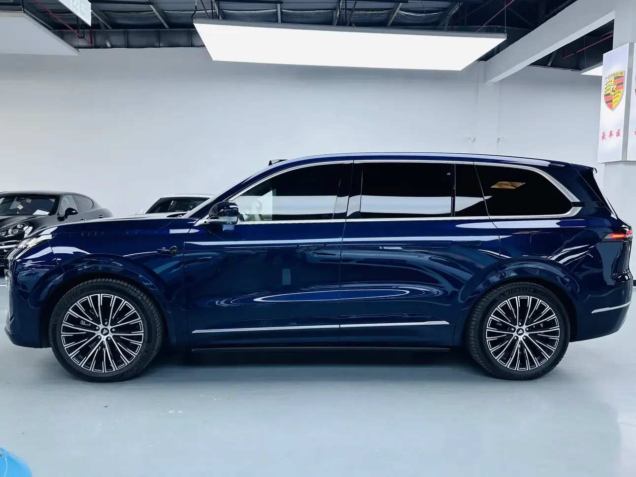 Deepal Dark blue S09