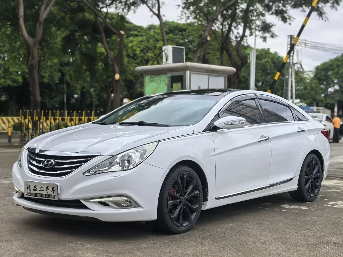 Hyundai sonata eight