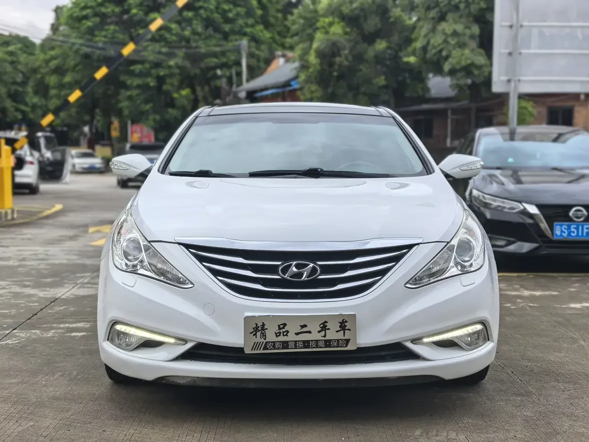 Hyundai sonata eight