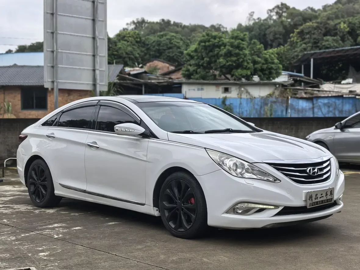 Hyundai sonata eight