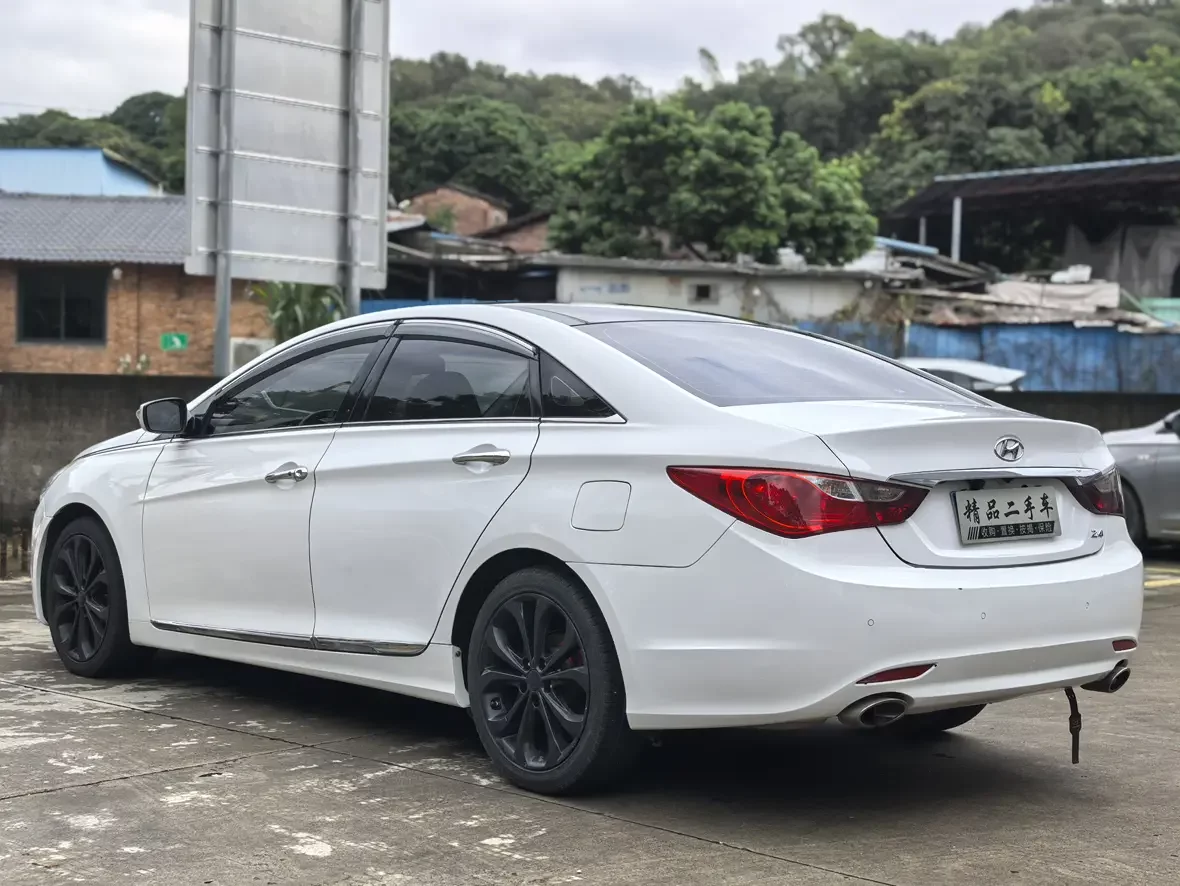 Hyundai sonata eight