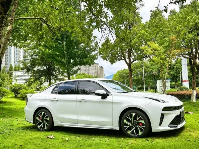 Lynk & Co 03
