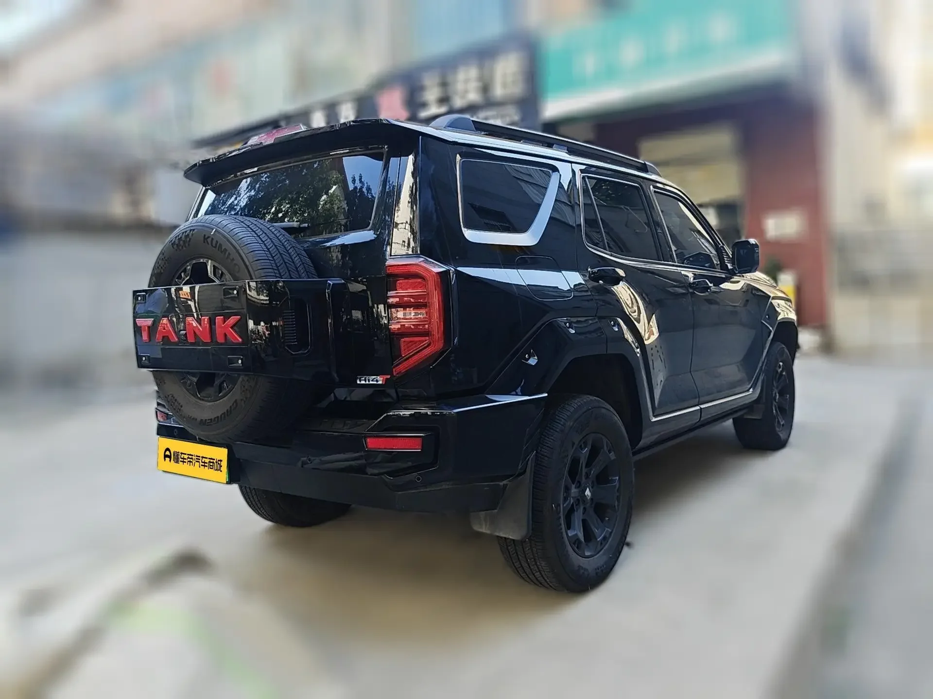 TANK 400 Hi4-T
