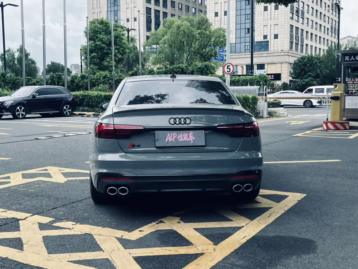 Audi S4