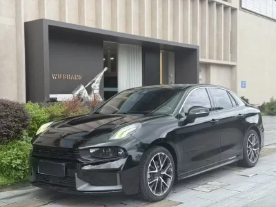 Lynk & Co 03