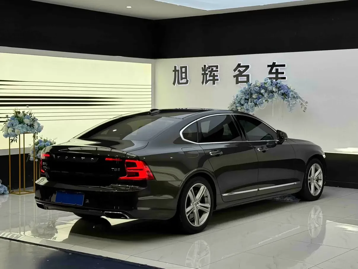 Volvo S90