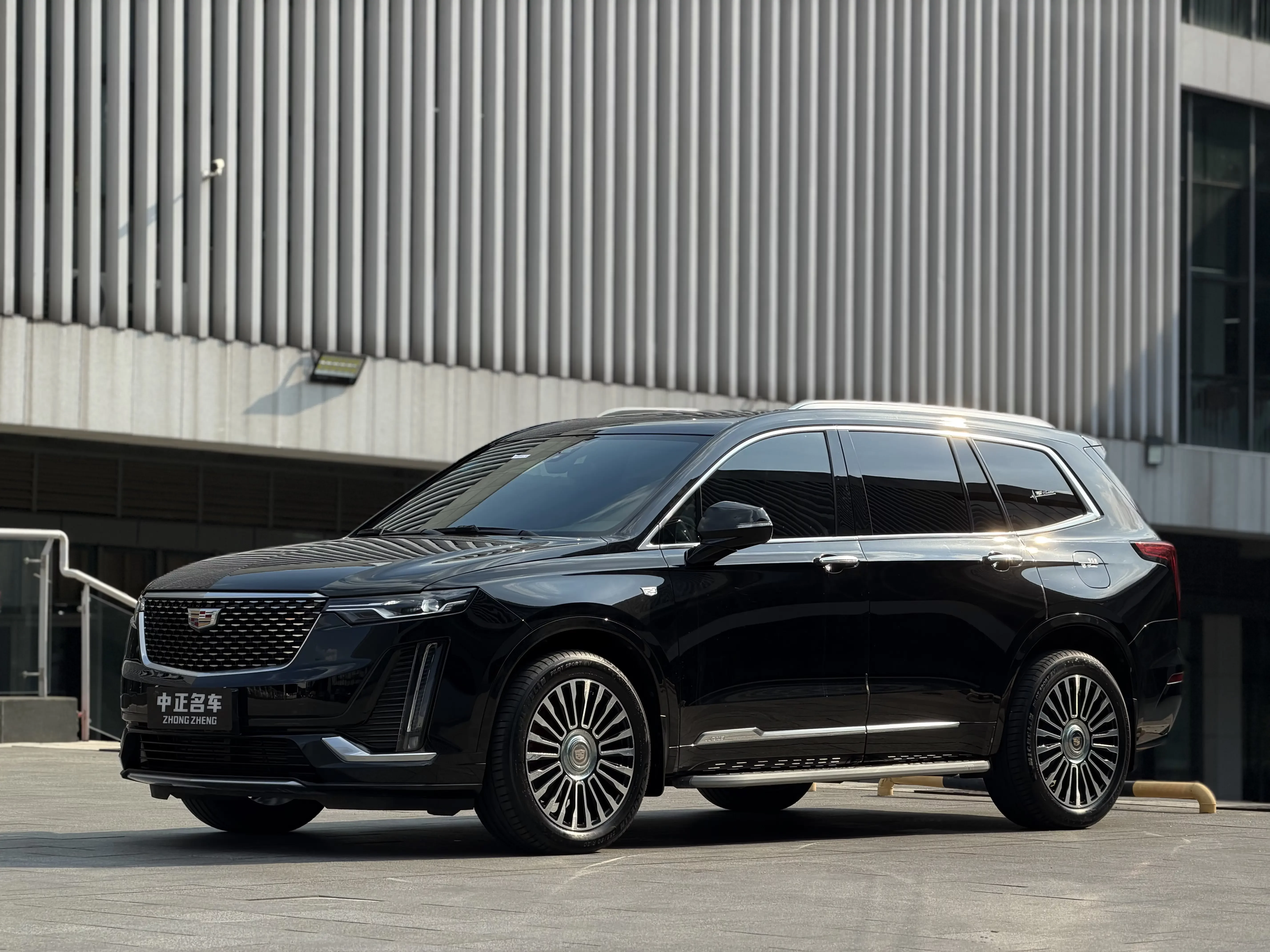 CADILLAC XT6