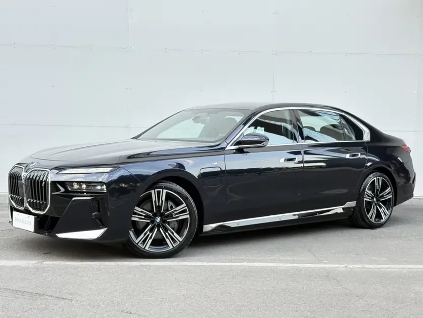 BMW i7