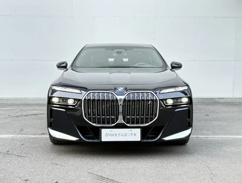 BMW i7